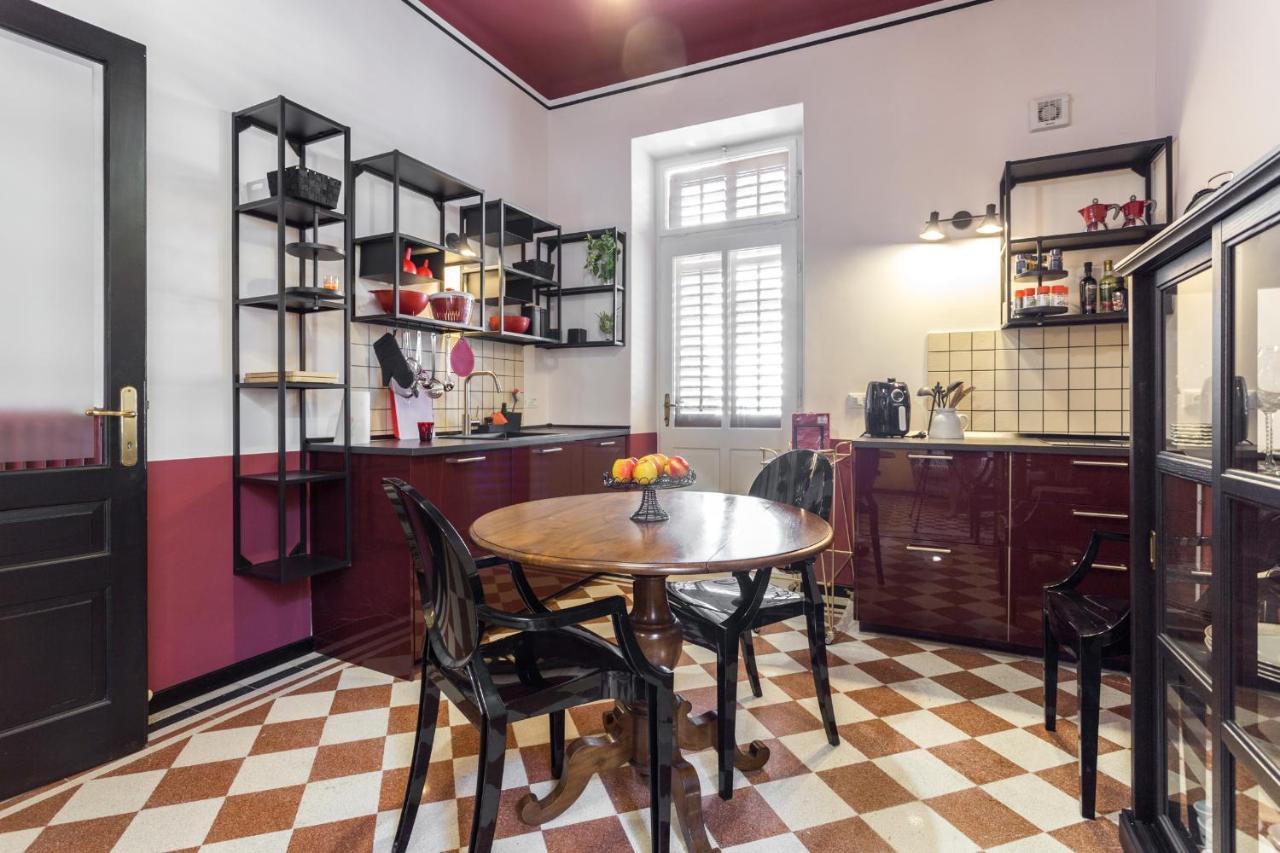 La Casa Di Gatsby Lusso In Pieno Centro Con Parcheggio Appartement Gorizia Buitenkant foto